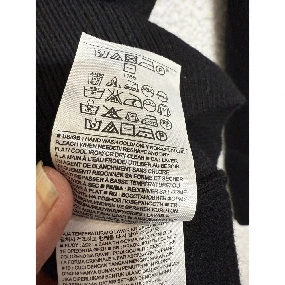 Banana Republic Mens Extra‎ Fine Merino Wool V-Neck Sweater Black M 506201-03